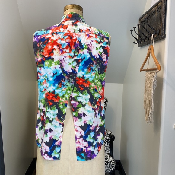 Parker Silk Watercolor Floral sleeveless Blouse. One of a kind - Picture 5 of 13